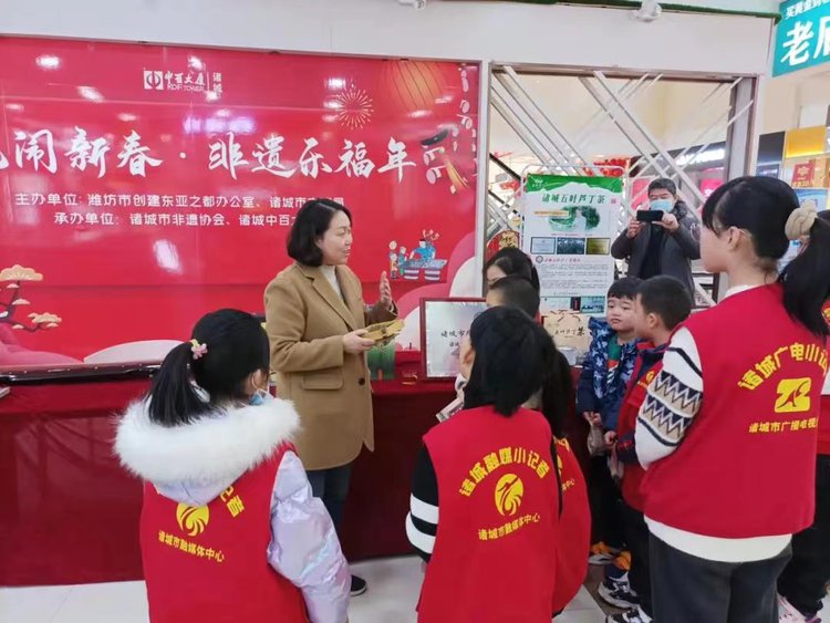 非遺零距離:融媒小記者現(xiàn)場體驗傳統(tǒng)手工藝