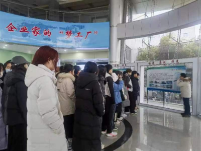 濰坊市職業(yè)生涯服務(wù)進(jìn)校園暨"就業(yè)大巴車"企業(yè)體驗活動全面啟動