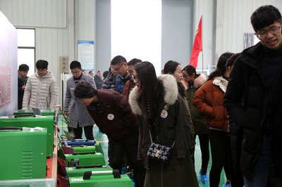 棟梁學(xué)子 走進華生 感受企業(yè)文化